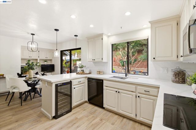 28 Harrington Rd, Moraga, CA 94556