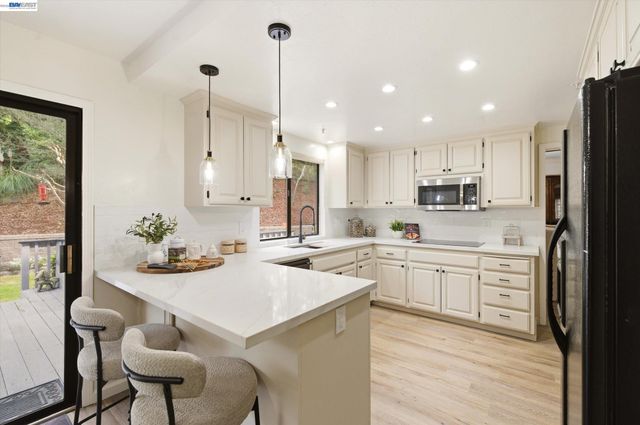28 Harrington Rd, Moraga, CA 94556