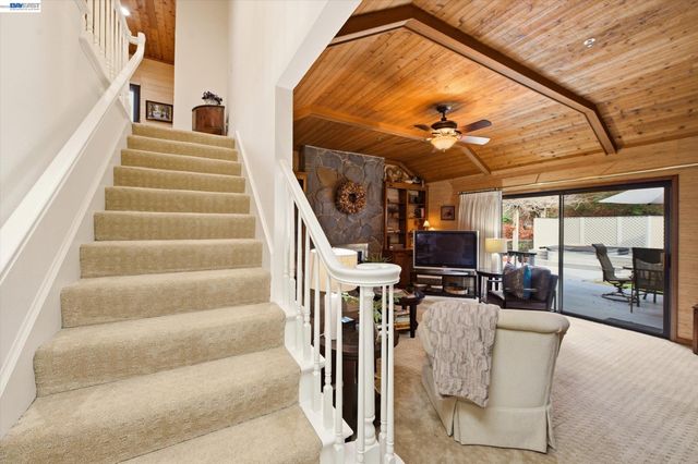 28 Harrington Rd, Moraga, CA 94556