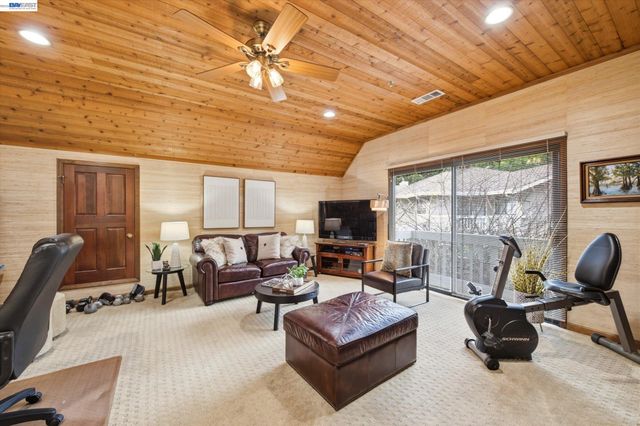 28 Harrington Rd, Moraga, CA 94556