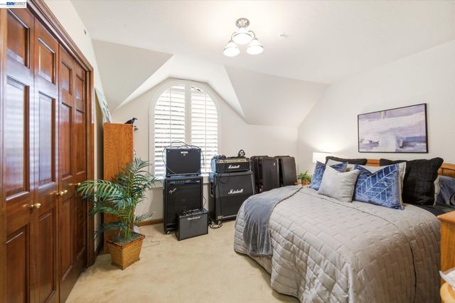 28 Harrington Rd, Moraga, CA 94556