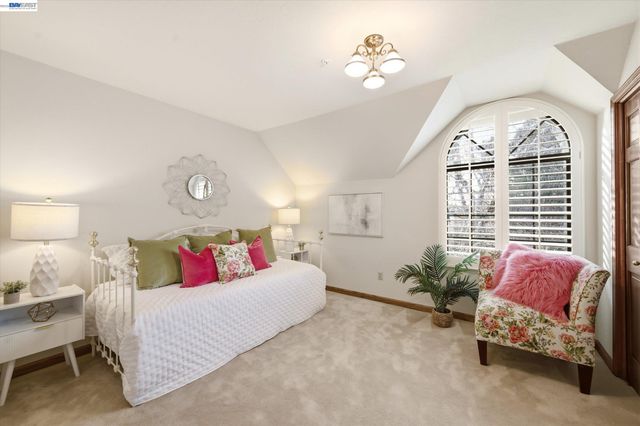 28 Harrington Rd, Moraga, CA 94556