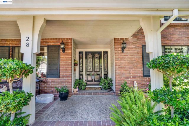 28 Harrington Rd, Moraga, CA 94556