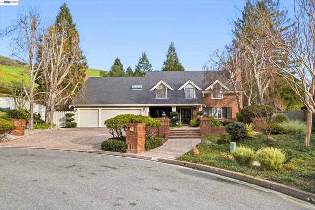 28 Harrington Rd, Moraga, CA 94556