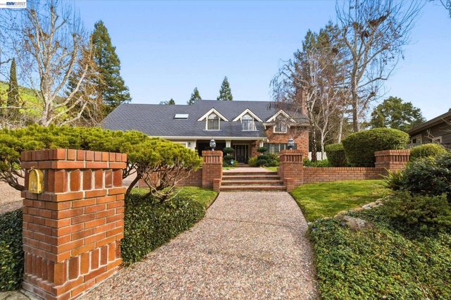 28 Harrington Rd, Moraga, CA 94556