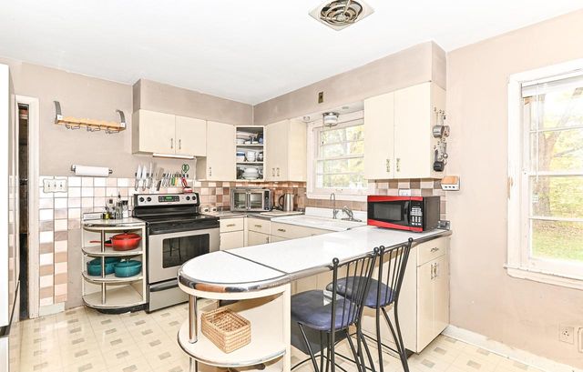 12809 W Needham DRIVE, New Berlin, WI 53151