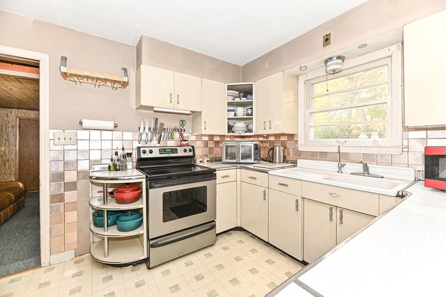 12809 W Needham DRIVE, New Berlin, WI 53151