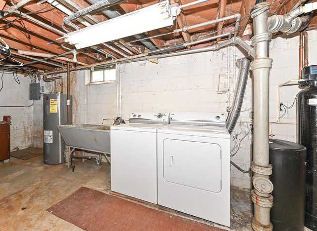 12809 W Needham DRIVE, New Berlin, WI 53151