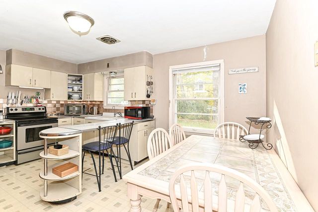 12809 W Needham DRIVE, New Berlin, WI 53151