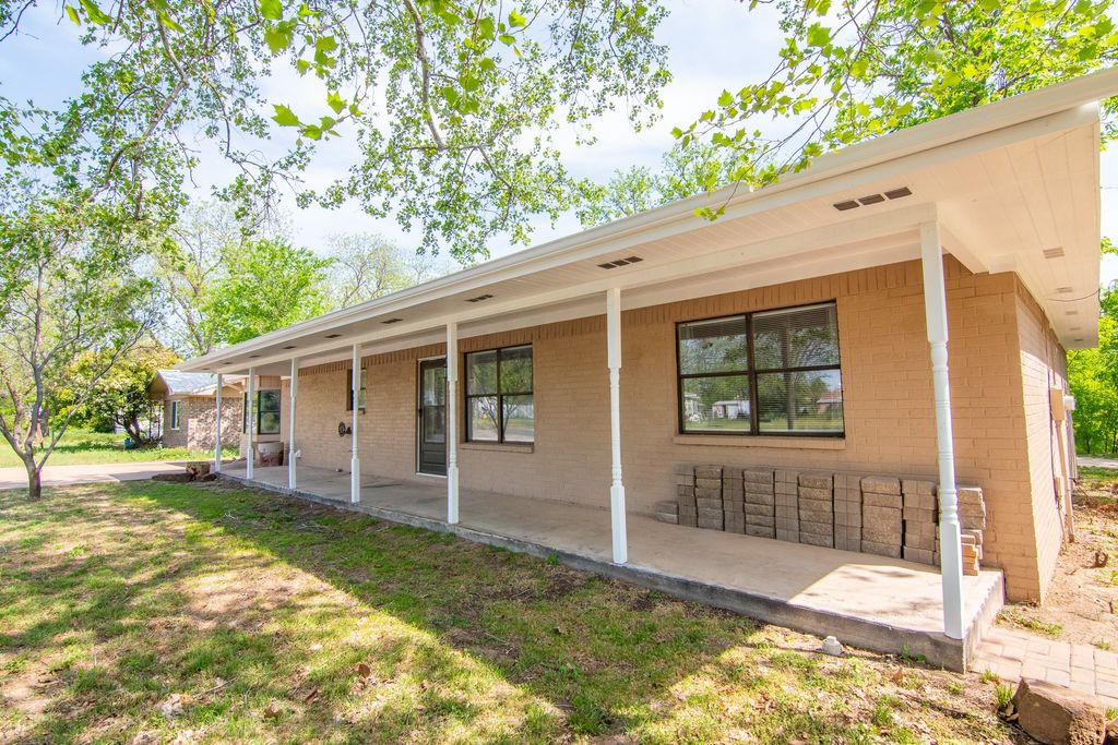 503 W College Street, Rising Star, TX 76471