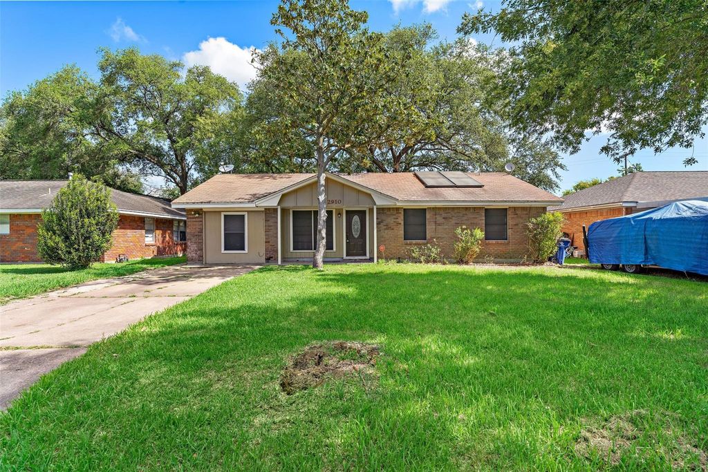 2910 Somerset Avenue, Texas City, TX 77590