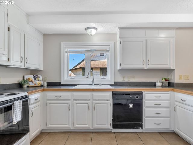 663 29TH St, Astoria, OR 97103