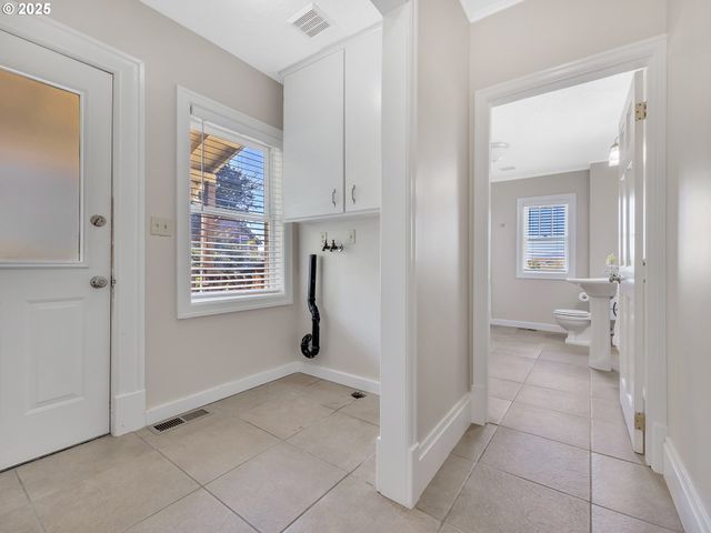 663 29TH St, Astoria, OR 97103