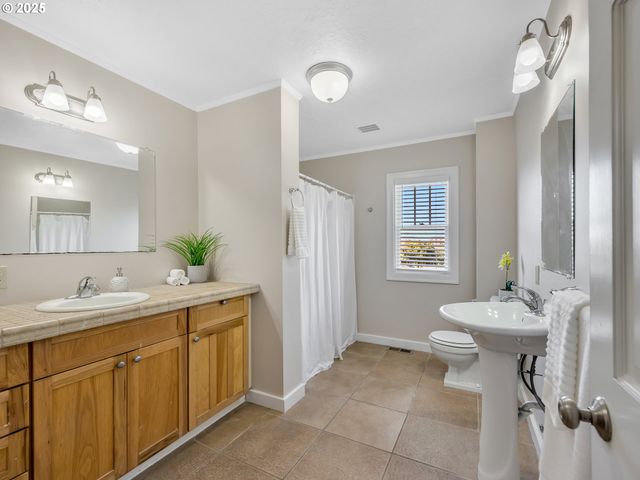 663 29TH St, Astoria, OR 97103