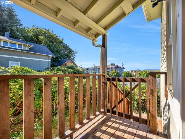 663 29TH St, Astoria, OR 97103