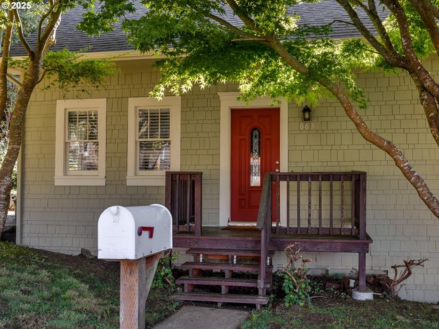 663 29TH St, Astoria, OR 97103