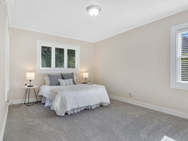 663 29TH St, Astoria, OR 97103