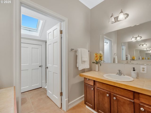 663 29TH St, Astoria, OR 97103