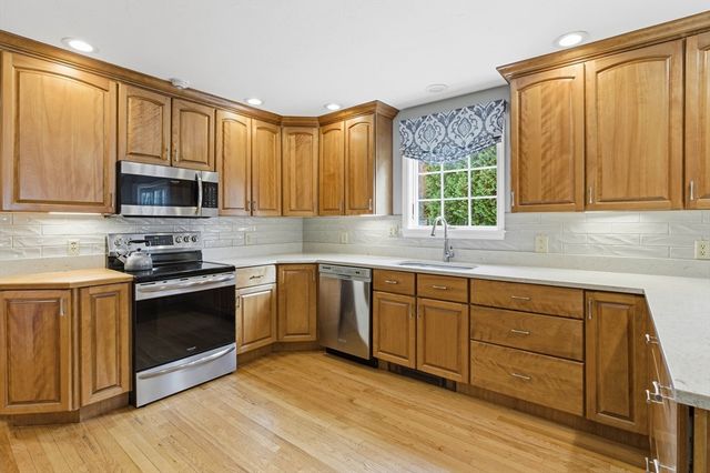 30 John F Kennedy Ave, Clinton, MA 01510