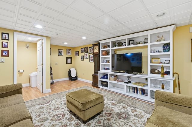 30 John F Kennedy Ave, Clinton, MA 01510