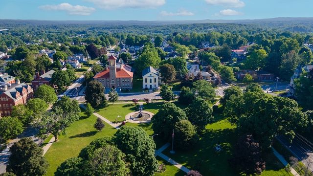 30 John F Kennedy Ave, Clinton, MA 01510