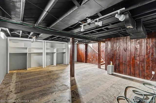 13146 Hart Avenue, Huntington Woods, MI 48070