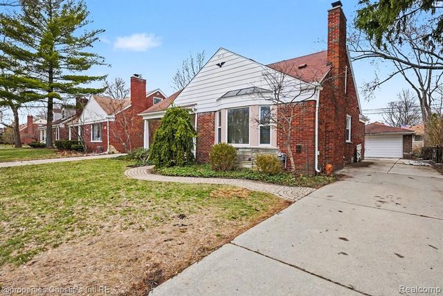 13146 Hart Avenue, Huntington Woods, MI 48070