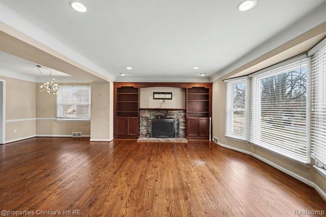 13146 Hart Avenue, Huntington Woods, MI 48070