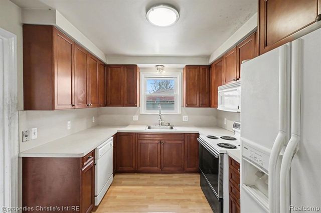 13146 Hart Avenue, Huntington Woods, MI 48070