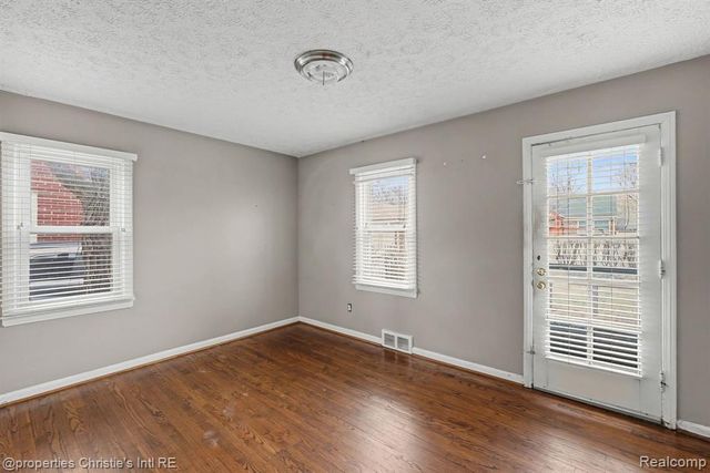 13146 Hart Avenue, Huntington Woods, MI 48070