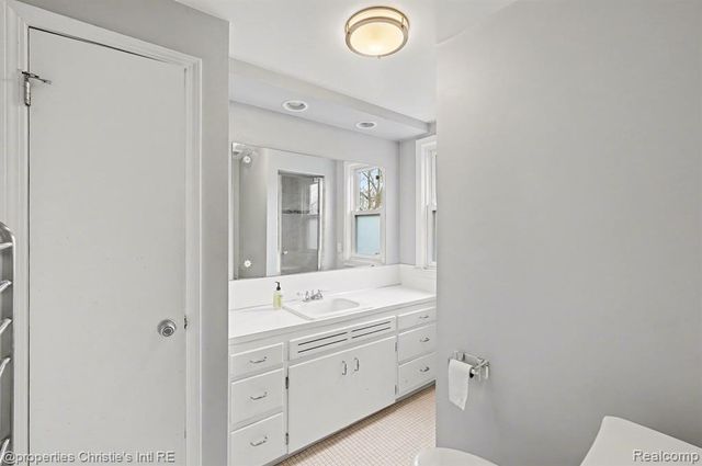 13146 Hart Avenue, Huntington Woods, MI 48070