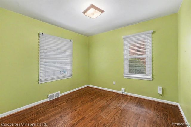 13146 Hart Avenue, Huntington Woods, MI 48070