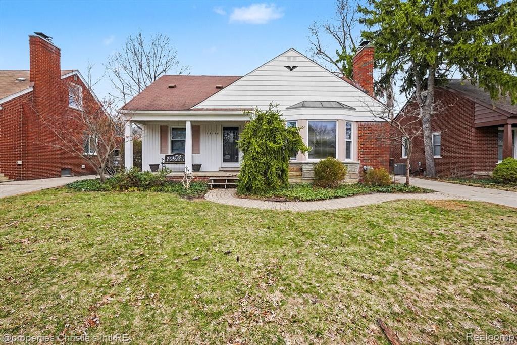 13146 Hart Avenue, Huntington Woods, MI 48070