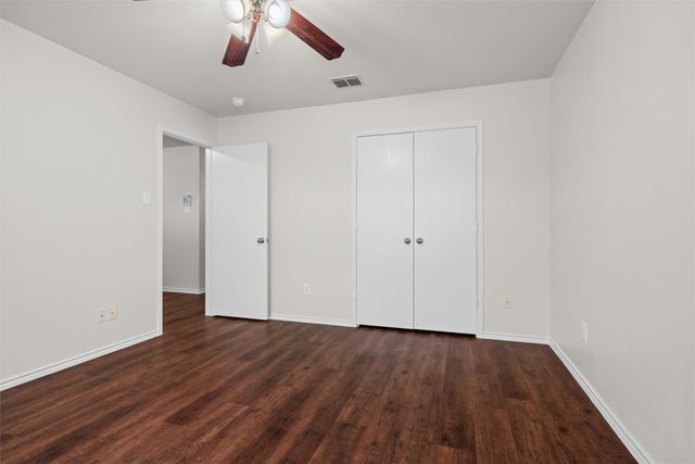 8421 River Bluffs Drive, Arlington, TX 76002