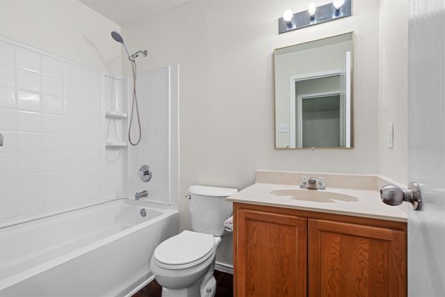 8421 River Bluffs Drive, Arlington, TX 76002