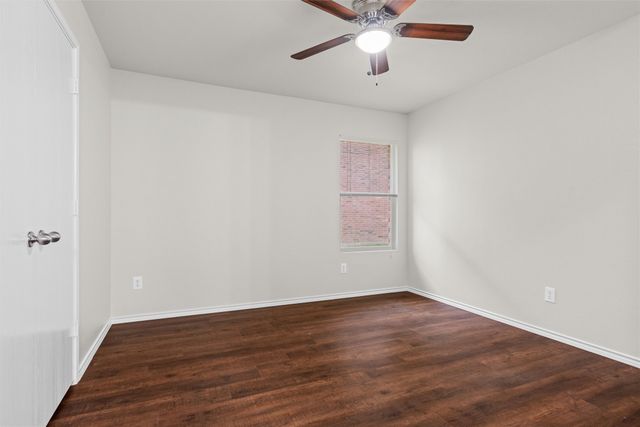 8421 River Bluffs Drive, Arlington, TX 76002