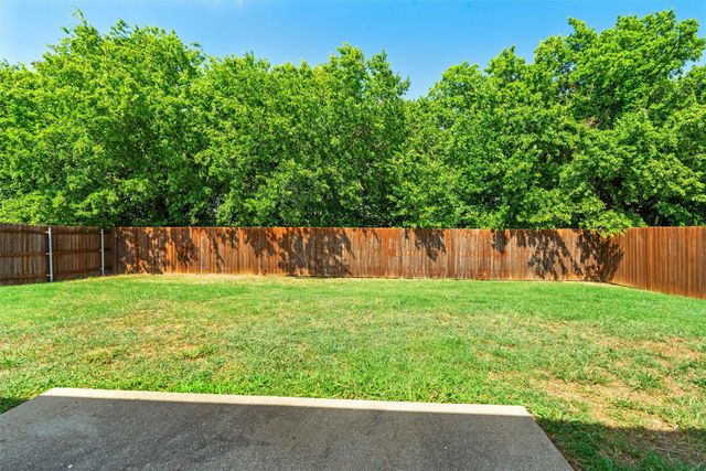8421 River Bluffs Drive, Arlington, TX 76002