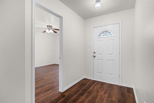 8421 River Bluffs Drive, Arlington, TX 76002