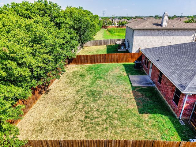 8421 River Bluffs Drive, Arlington, TX 76002