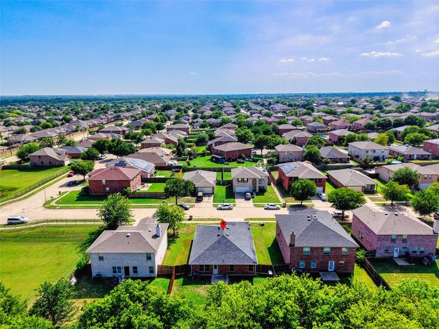 8421 River Bluffs Drive, Arlington, TX 76002