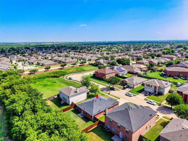 8421 River Bluffs Drive, Arlington, TX 76002