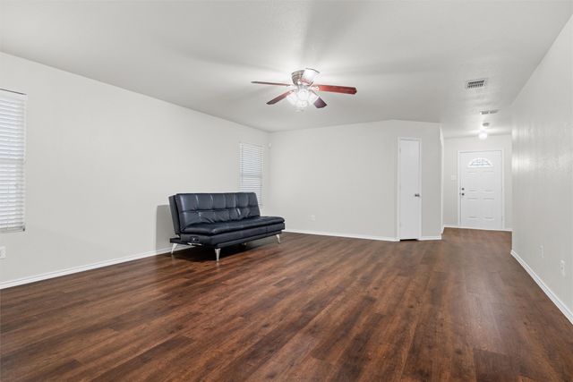 8421 River Bluffs Drive, Arlington, TX 76002