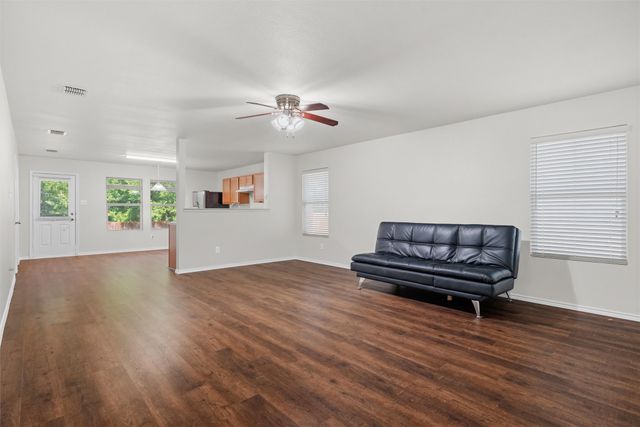 8421 River Bluffs Drive, Arlington, TX 76002