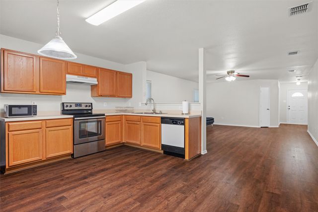 8421 River Bluffs Drive, Arlington, TX 76002