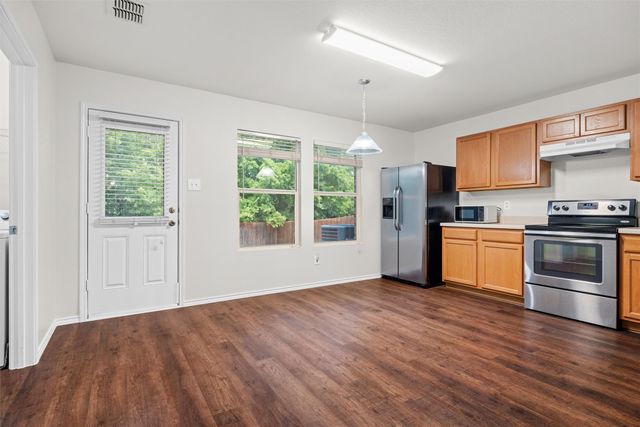 8421 River Bluffs Drive, Arlington, TX 76002