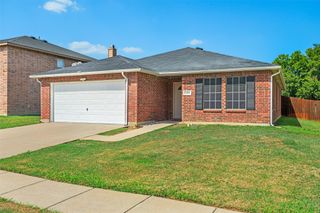 8421 River Bluffs Drive, Arlington, TX 76002