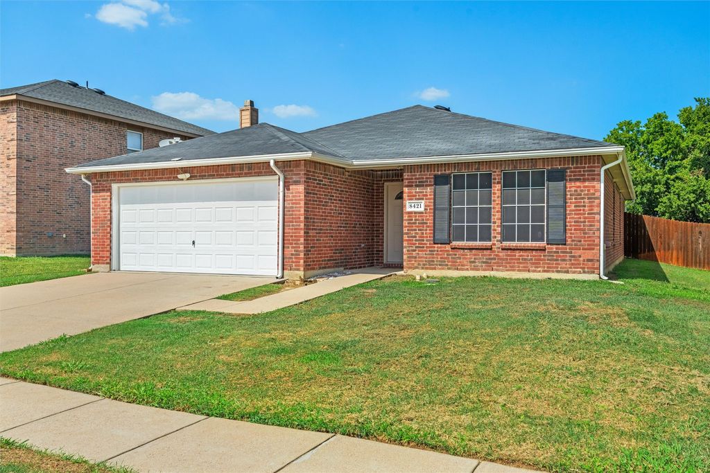 8421 River Bluffs Drive, Arlington, TX 76002