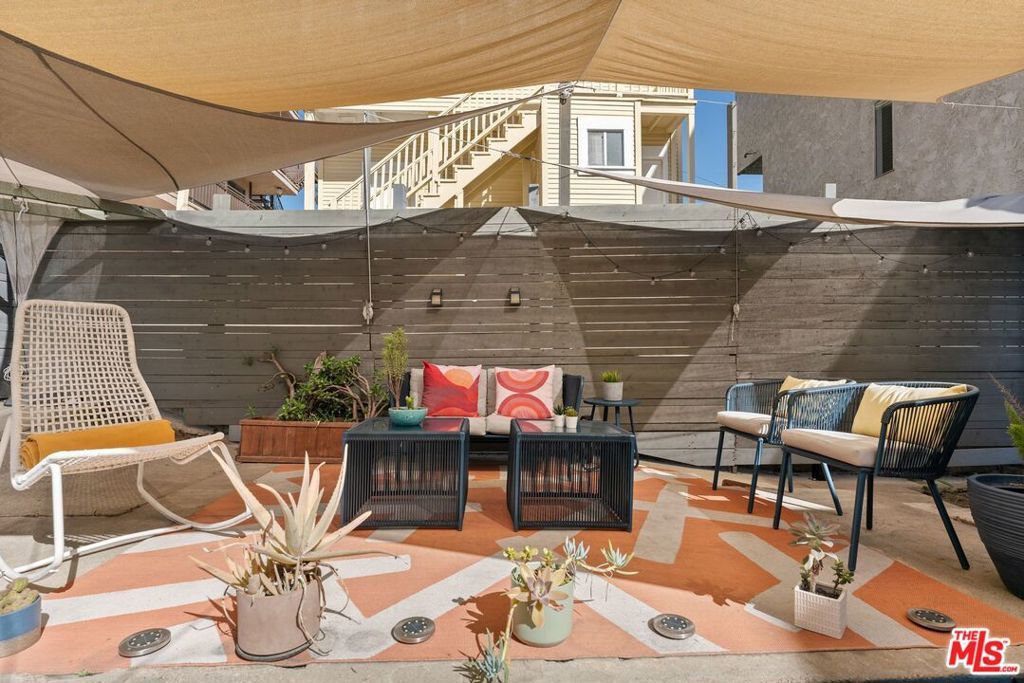 Image 17 of property listing at 711 Bernard Street, Los Angeles, CA 90012