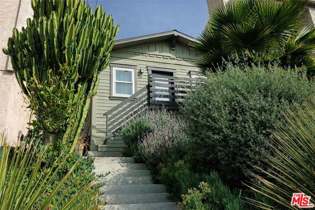 Image 21 of property listing at 711 Bernard Street, Los Angeles, CA 90012