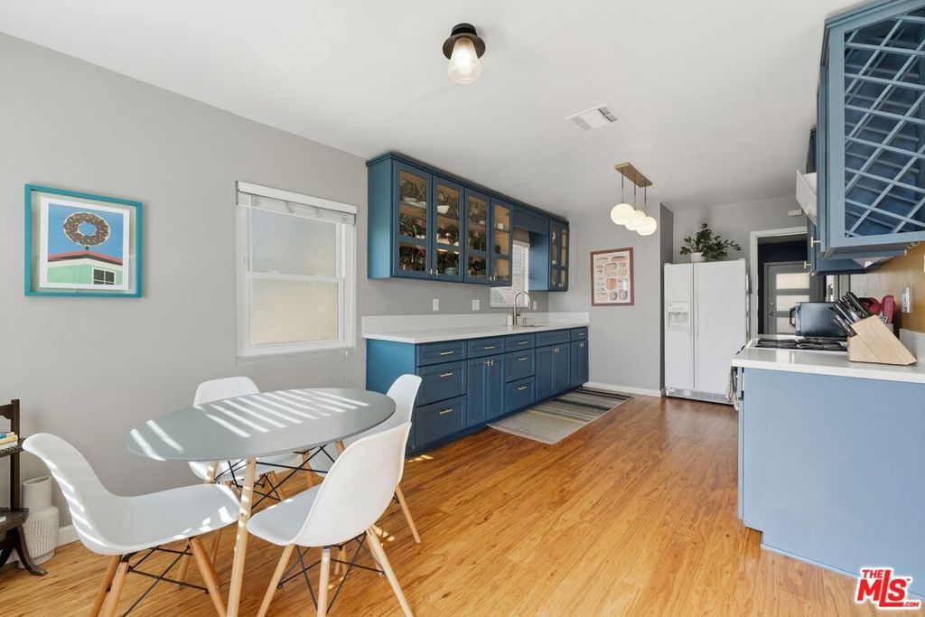 Image 4 of property listing at 711 Bernard Street, Los Angeles, CA 90012